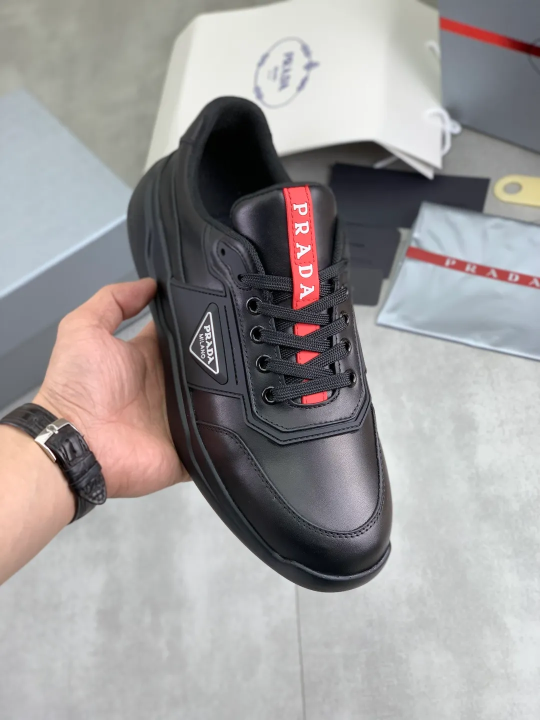 Men's men's shoes P600 💰【New style】Top quality, new popular models on the official website, which will never go out of style for a century, 🆘 The trendy brand (Prada) mainly promotes popular models, avant-garde and versatile fashionable men's shoes, privately molded, with cowhide splicing and 1:1 oil edge treatment... fashionable and simple, original imported cowhide with python skin, cowhide leather lining for feet; the atmosphere and personality are more fashionable, eye-catching and pursuing class. It will subvert the old idea and be a must-have for fashionistas who want to spend time with you! Must keep it! High-end comfortable and low-cost, high-end quality workmanship. Size: 38-45 4️⃣ colors available. full package